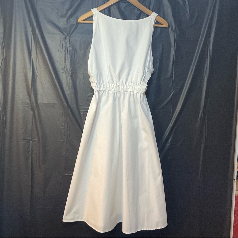 White Sleeveless/Backless Dress